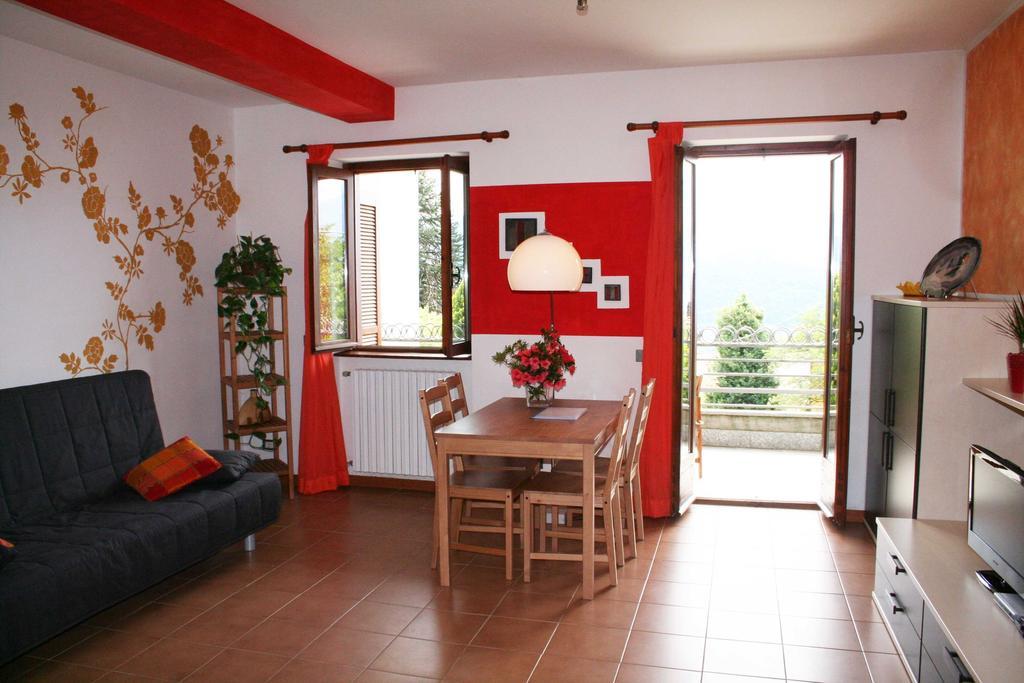 Ferienwohnung Casa delle Ortensie Luino Zimmer foto